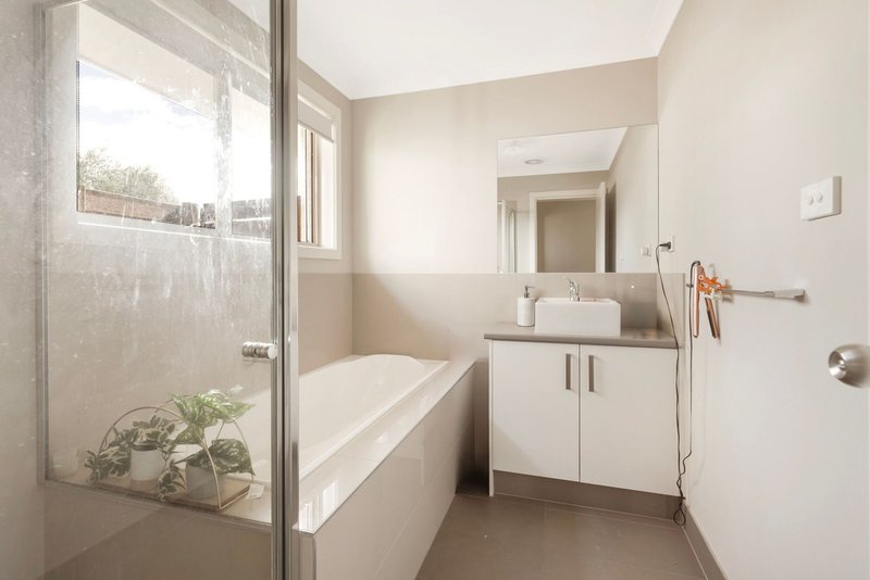 Photo - 3/45 Holts Lane, Darley VIC 3340 - Image 8