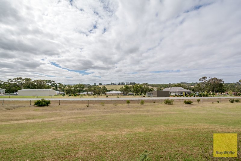 Photo - 346 Lowanna Drive, Marbelup WA 6330 - Image 11