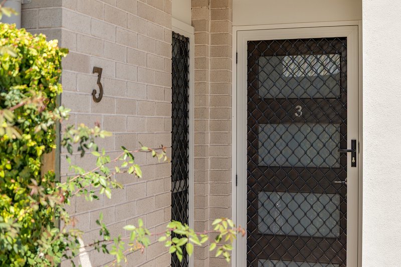 Photo - 3/47 Entabeni Drive, Kearneys Spring QLD 4350 - Image 3