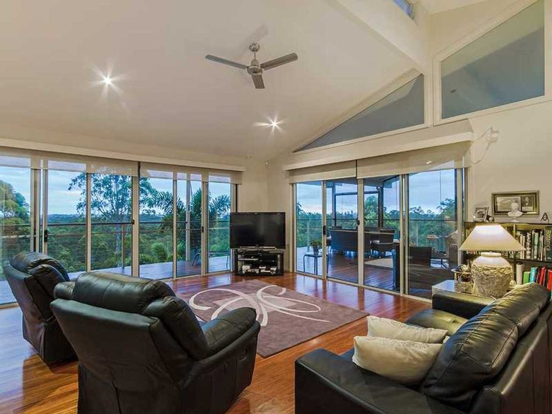 Photo - 347 San Fernando Drive, Worongary QLD 4213 - Image 8