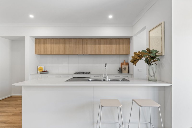 Photo - 347E Centre Road, Berwick VIC 3806 - Image 2