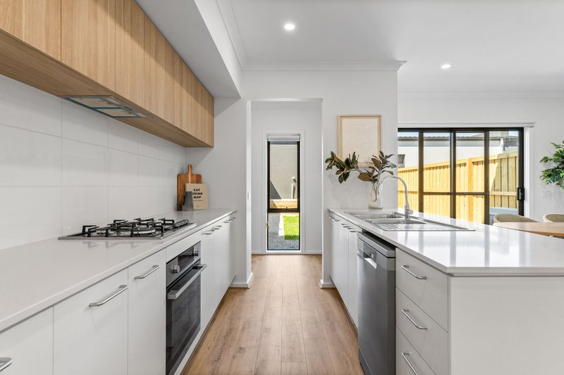 Photo - 347E Centre Road, Berwick VIC 3806 - Image 3
