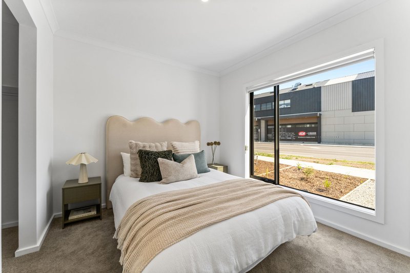 Photo - 347E Centre Road, Berwick VIC 3806 - Image 8