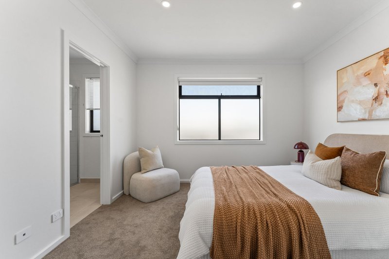 Photo - 347E Centre Road, Berwick VIC 3806 - Image 10