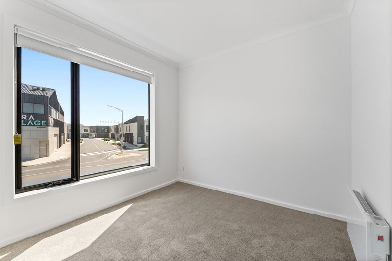 Photo - 347E Centre Road, Berwick VIC 3806 - Image 12