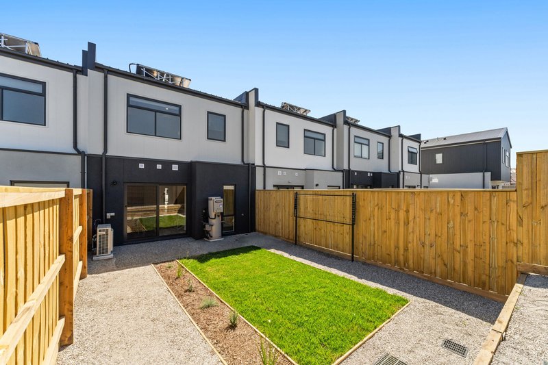 Photo - 347E Centre Road, Berwick VIC 3806 - Image 15