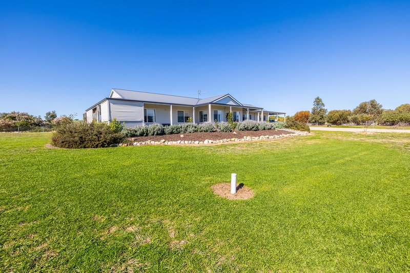 348 Hakea Court, Nilgen WA 6044