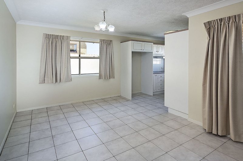 Photo - 3/49 Amelia Street, Coorparoo QLD 4151 - Image 5