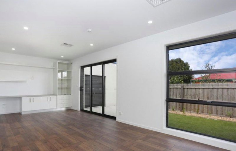 Photo - 3/49 Gladstone Parade, Glenroy VIC 3046 - Image 3