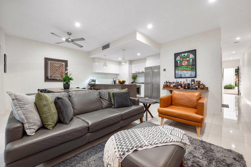 Photo - 3/49 Hawthorne Road, Hawthorne QLD 4171 - Image 3