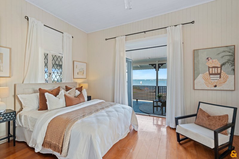 Photo - 349 Upper Esplanade, Manly QLD 4179 - Image 5