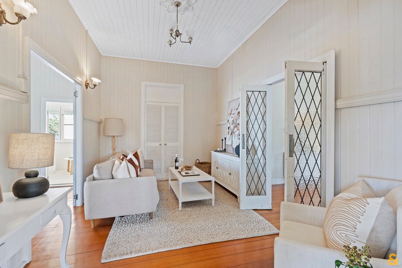 Photo - 349 Upper Esplanade, Manly QLD 4179 - Image 9