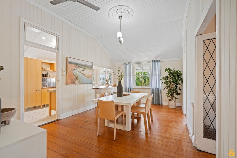 Photo - 349 Upper Esplanade, Manly QLD 4179 - Image 10