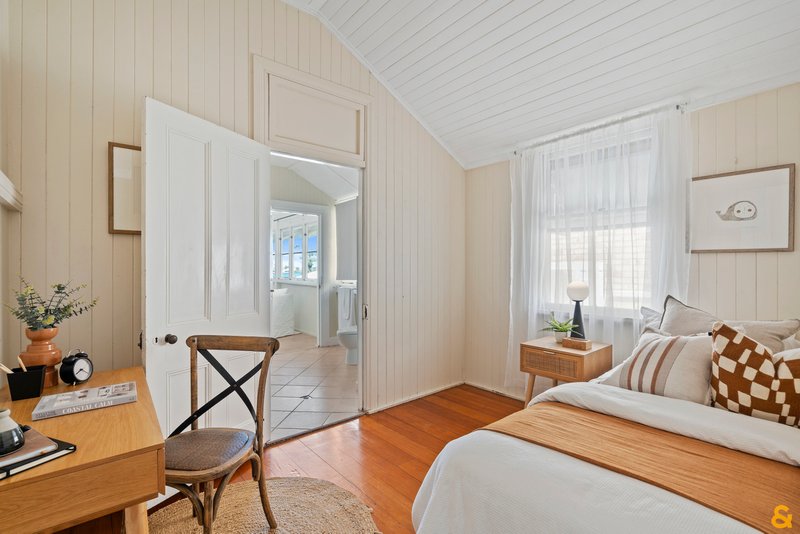 Photo - 349 Upper Esplanade, Manly QLD 4179 - Image 14