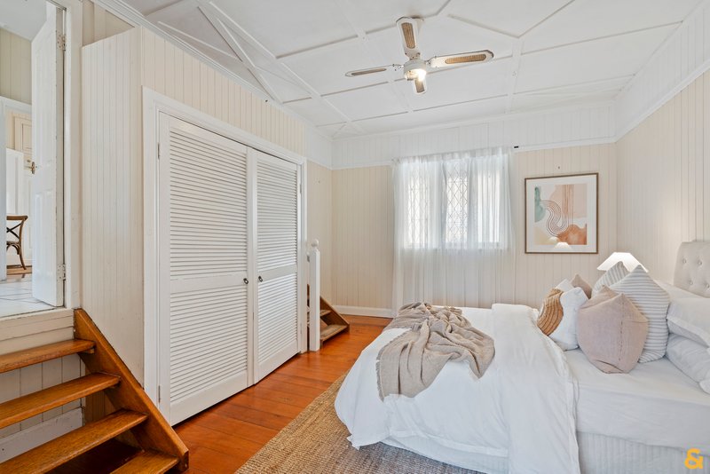 Photo - 349 Upper Esplanade, Manly QLD 4179 - Image 16