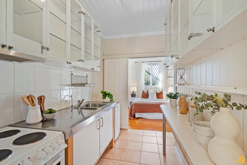 Photo - 349 Upper Esplanade, Manly QLD 4179 - Image 21