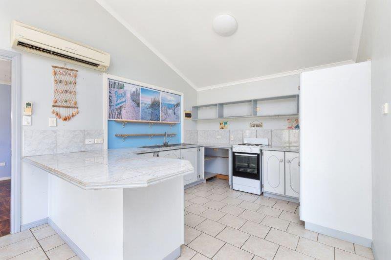 Photo - 34A Ann Street, Torquay QLD 4655 - Image 2