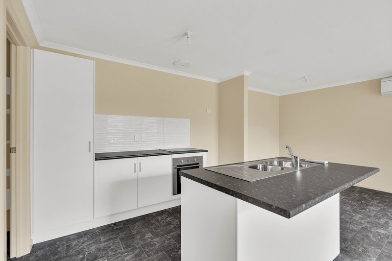 Photo - 34a Avis Court, Valley View SA 5093 - Image 2