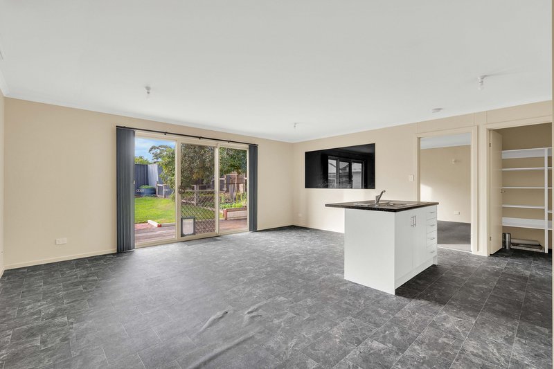 Photo - 34a Avis Court, Valley View SA 5093 - Image 5