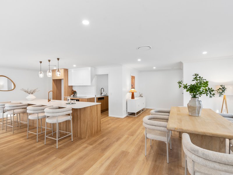 Photo - 34a Canada Place, Arundel QLD 4214 - Image 6
