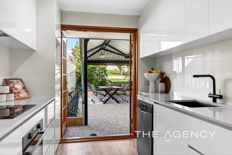 Photo - 34B Hanley Place, Hillarys WA 6025 - Image 2