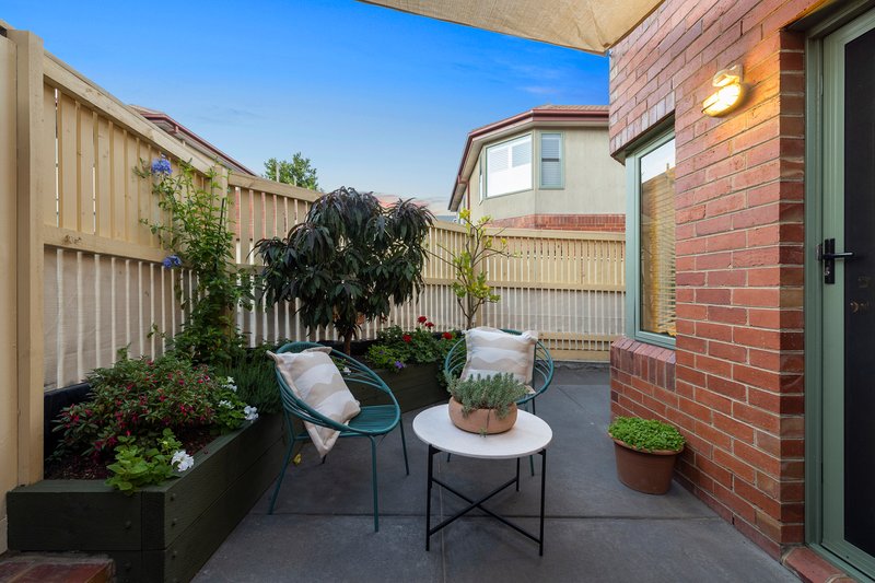 Photo - 3/5-7 Hall Street, Cheltenham VIC 3192 - Image 5