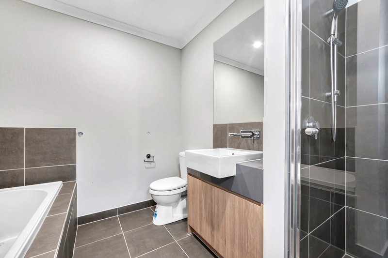 Photo - 35 Adventure Avenue, Fraser Rise VIC 3336 - Image 11