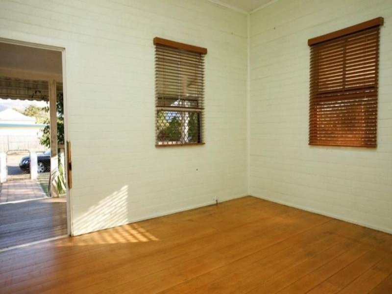 Photo - 35 Albury St , Pimlico QLD 4812 - Image 5