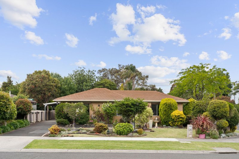 35 Ambleside Crescent, Berwick VIC 3806