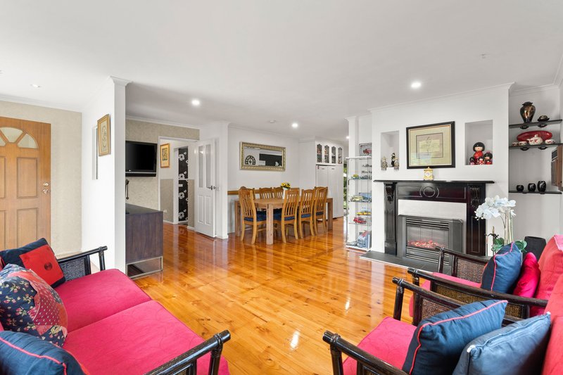 Photo - 35 Ambleside Crescent, Berwick VIC 3806 - Image 3