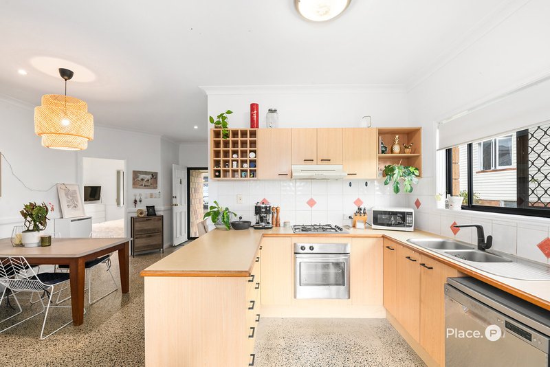 Photo - 35 Andrews Street, Cannon Hill QLD 4170 - Image 3