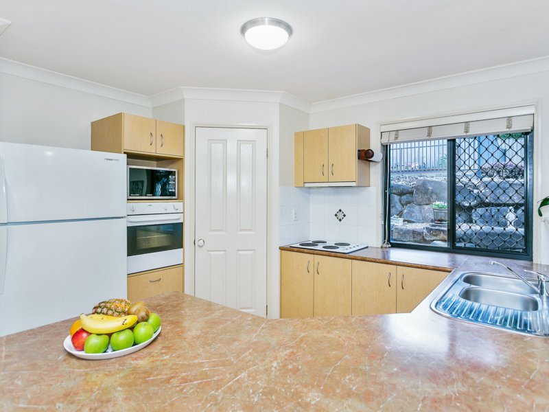 Photo - 35 Armstrong Way, Highland Park QLD 4211 - Image 11