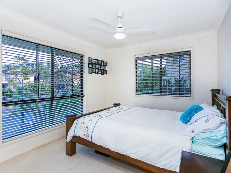 Photo - 35 Armstrong Way, Highland Park QLD 4211 - Image 16