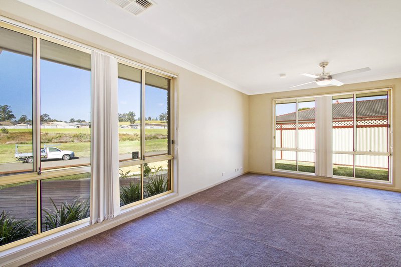 Photo - 35 Arthur Phillip Drive, North Richmond NSW 2754 - Image 6