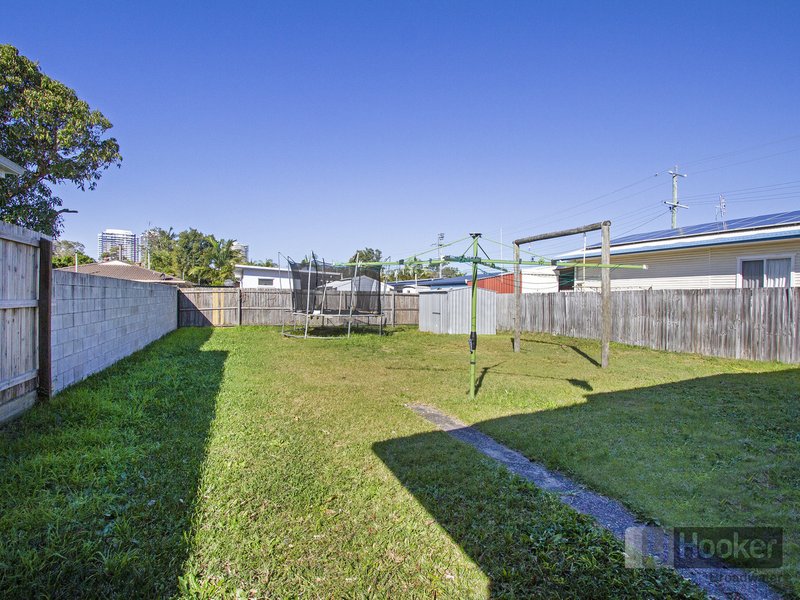 Photo - 35 Ashgrove Avenue, Runaway Bay QLD 4216 - Image 8