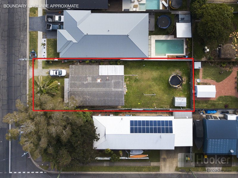 Photo - 35 Ashgrove Avenue, Runaway Bay QLD 4216 - Image 11