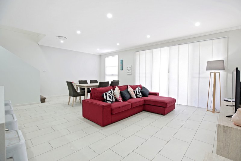 Photo - 35 Aspect Crescent, Glenmore Park NSW 2745 - Image 5