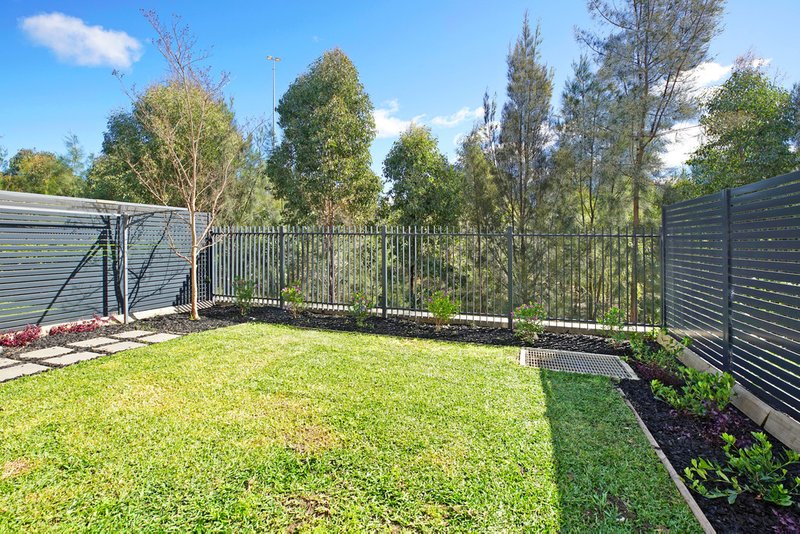 Photo - 35 Aspect Crescent, Glenmore Park NSW 2745 - Image 11