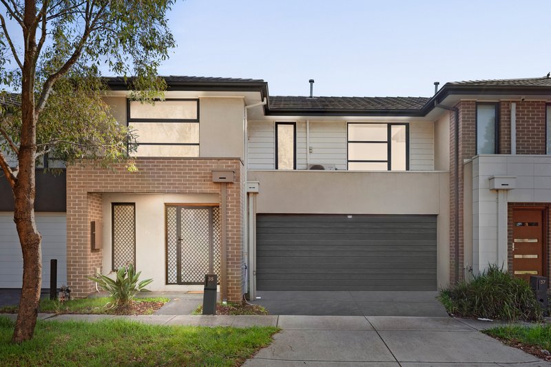Photo - 35 Attunga Grove, Werribee VIC 3030 - Image 1