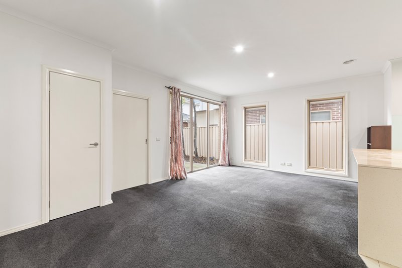 Photo - 3/5 Auguste Avenue, Clayton VIC 3168 - Image 3