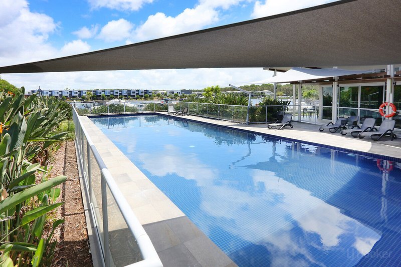 Photo - 35 Azure Way, Hope Island QLD 4212 - Image 2