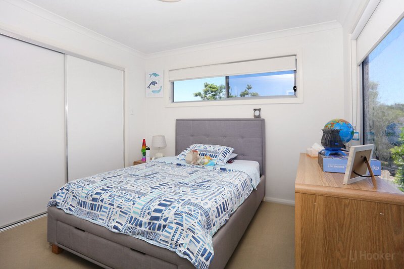 Photo - 35 Azure Way, Hope Island QLD 4212 - Image 10