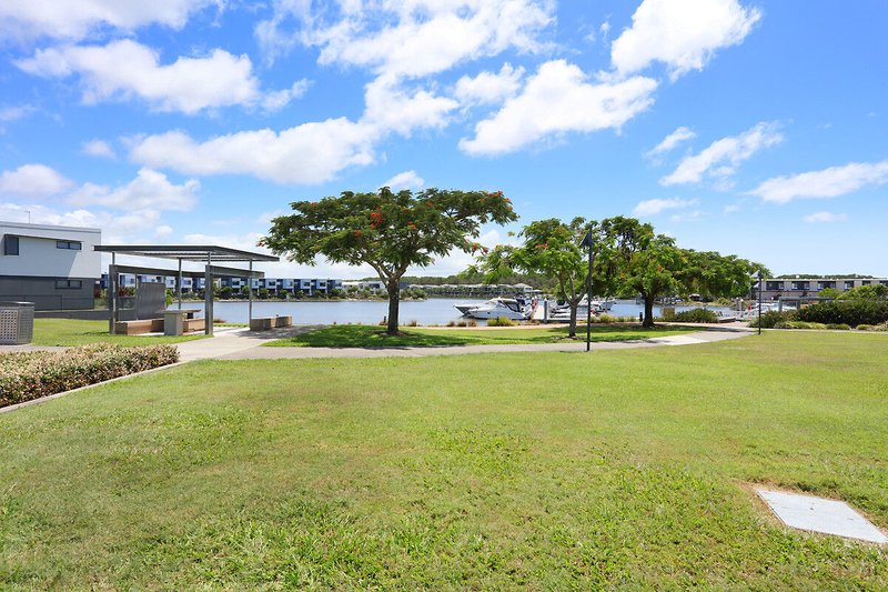 Photo - 35 Azure Way, Hope Island QLD 4212 - Image 18