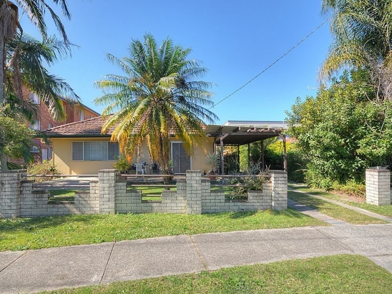 35 Back Street, Biggera Waters QLD 4216