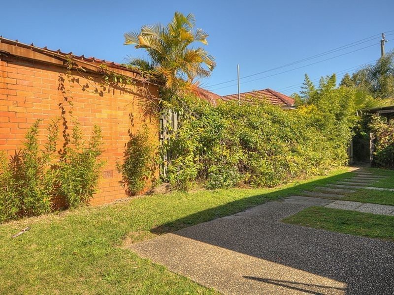 Photo - 35 Back Street, Biggera Waters QLD 4216 - Image 8