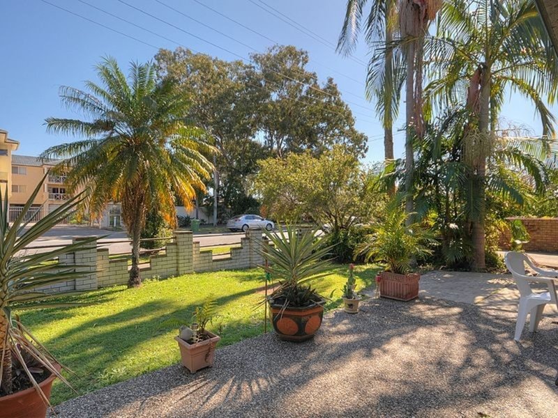 Photo - 35 Back Street, Biggera Waters QLD 4216 - Image 9