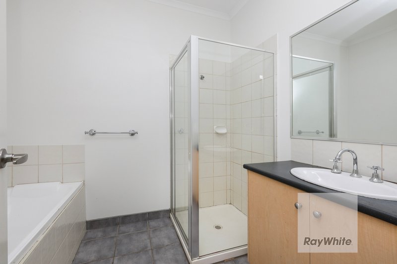 Photo - 35 Balerno Circle, Gowanbrae VIC 3043 - Image 7