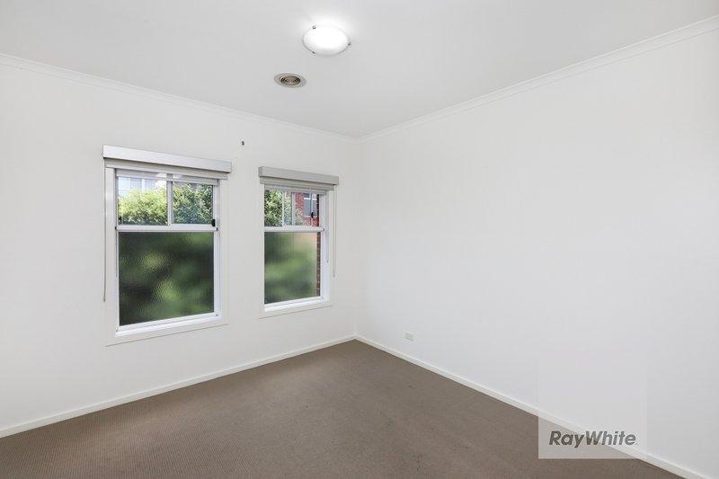 Photo - 35 Balerno Circle, Gowanbrae VIC 3043 - Image 8