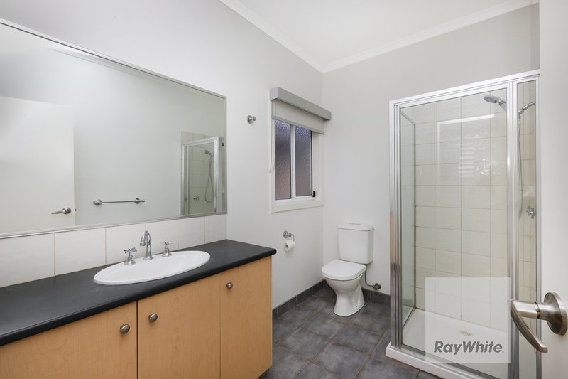 Photo - 35 Balerno Circle, Gowanbrae VIC 3043 - Image 10