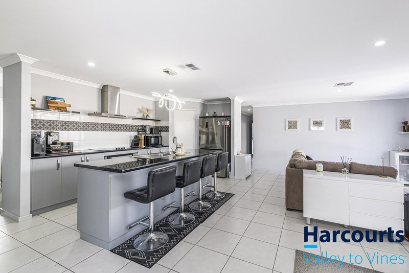Photo - 35 Ballybofey Loop, Bullsbrook WA 6084 - Image 4